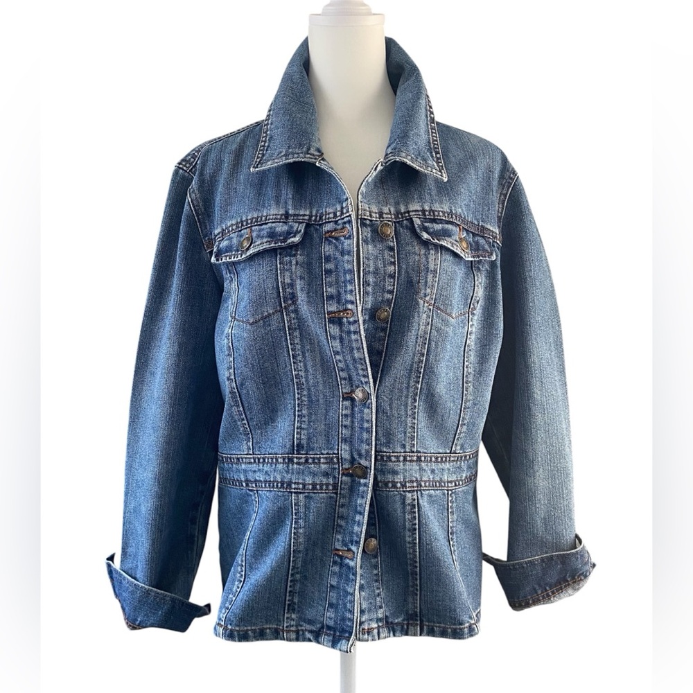 Denim Blue Jean Jacket Liz Claiborne Size Large, Metal Buttons Nice Seam Details
